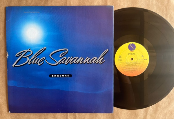 LP/ Single Artista: Erasure / Album: Blue Savannah | Selo: Sire | Cód: 21 428 - Prensagem UKCapa (VG): Muito Bom: marcas superficiais, com detalhes visuais; pode conter leve rasura como um nome. Vinil