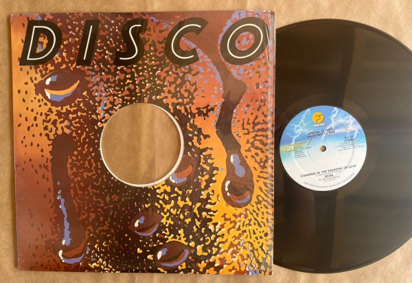 LP/ Single Artista: Fever / Album: Standing in the shadows of love | Selo: Fantasy | Cód: D-115 - Prensagem USACapa (VG +): Muito bom: pode conter sinais leves de manuseio.Vinil (VG +): Vinil em muito