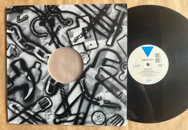 LP/ Single Artista: Inner City / Album: Good Life | Selo: Virgin | Cód: 0-96591 - Prensagem USACapa (VG): Muito Bom: marcas superficiais, com detalhes visuais; pode conter leve rasura como um nome. Vi