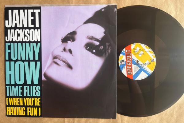 LP/ Single Artista: Janet Jackson / Album: Funny how time flies | Selo: A&M Records | Cód: USAT 613 - Prensagem USACapa (VG +): Muito bom: pode conter sinais leves de manuseio.Vinil (VG +): Vinil em m