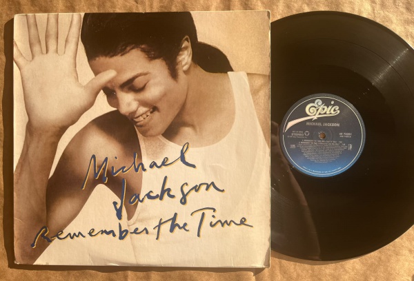 LP/ Single Artista: Michael Jackson / Album: Remember the time | Selo: Epic | Cód: 49 74201 - Prensagem USACapa (VG +): Muito bom: pode conter sinais leves de manuseio.Vinil (VG): Vinil em muito bom e