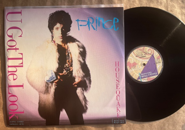 LP/ Single Artista: Prince / Album: U Got The Look | Selo: Paisley Park Records | Cód: W8289 (T) - Prensagem USACapa (VG +): Muito bom: pode conter sinais leves de manuseio.Vinil (VG +): Vinil em muit