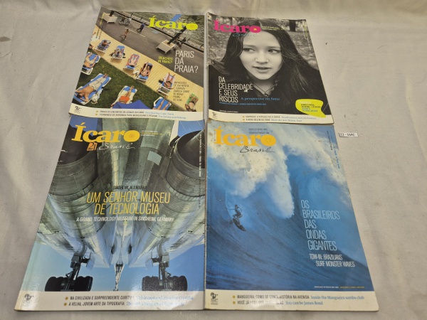 Lote de 4 revistas de bordo Ícaro da antiga cia aérea Varig, sendo os volumes 234, 240, 241 e 247.