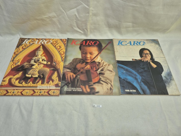 Lote de 3 revistas de bordo Ícaro da antiga cia aérea Varig, sendo os volumes 108, 109 e 110.