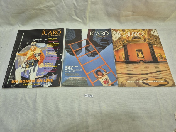 Lote de 3 revistas de bordo Ícaro da antiga cia aérea Varig, sendo os volumes 118, 152 e 163.