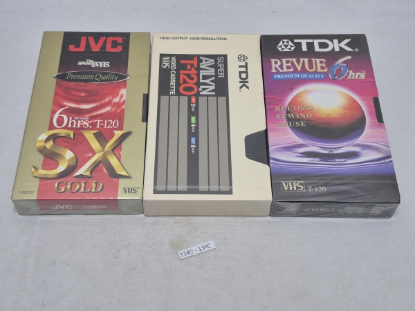 Lote de 3 fitas lacradas sendo uma JVC T-120 e 2 TDK T-120.
