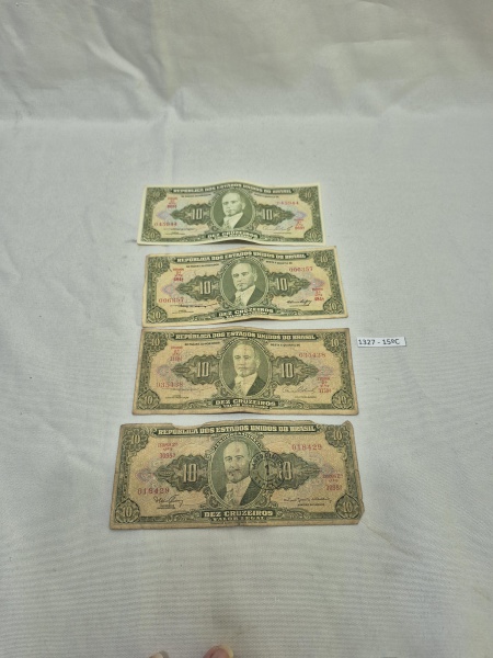 Lote de 4 cédulas Brasileiras de 10 cruzeiros - Getúlio Vargas - década de 40.