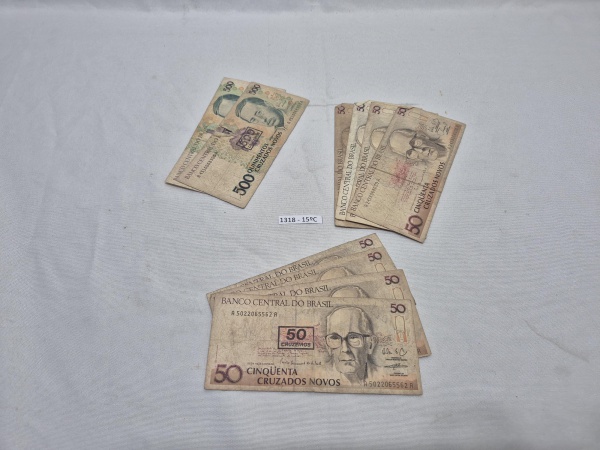Lote de 10 cédulas de cruzados novos, sendo 8 de 50 e 2 de 500.