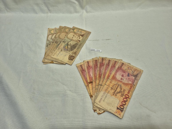 Lote de 12 cédulas diversas nacionais antigas.