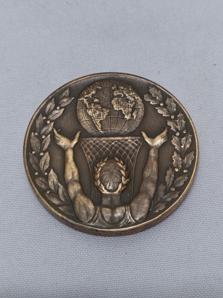 Medalha, 2 Campeonato Mundial de Basquete, Brasil ano 1954, Bronze, (Casa da moeda). Medindo 5cm de diâmetro.
