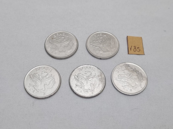 Brasil - 5 moedas de 50 cruzeiro em aço inoxidável, datadas de 1983, 1984 e 1985. Medindo 28 mm, pesando 7cm.