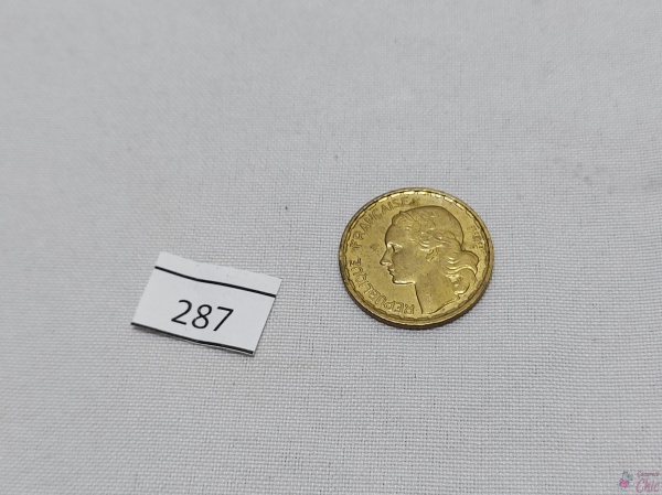 Moeda Francesa 20 francos, datada de 1950, em alumínio - bronze. Medindo 23,5mm, pesando 4 gramas.