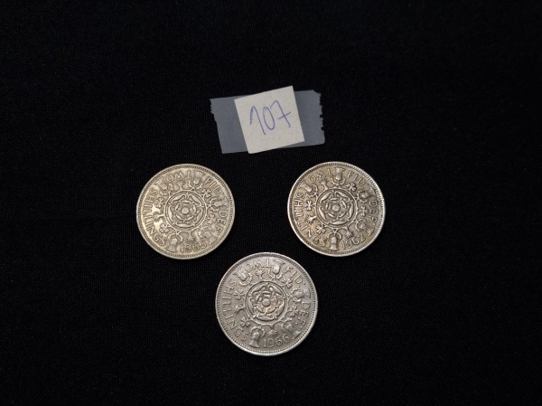 Lote de 3 moedas inglesas de 2 shillings, Elizabeth II, datado 1962/1966.