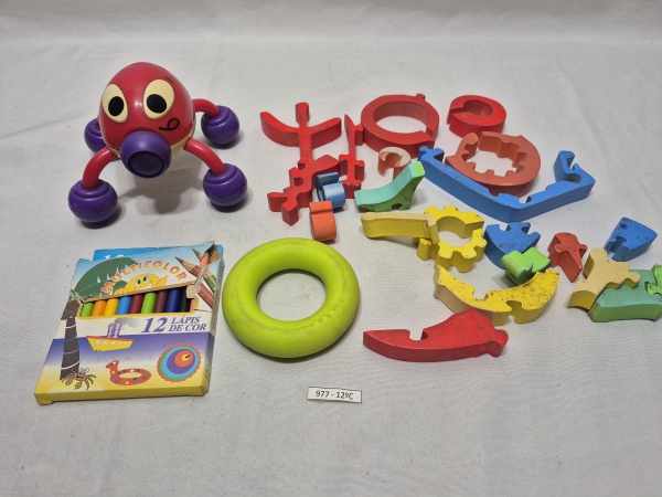 Lote de brinquedos antigos de montar.