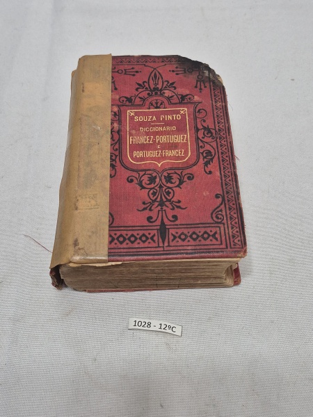 Livro Souza Pinto diccionario francez portuguez. No estado.