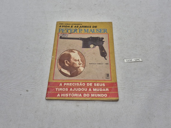 ANTIGO LIVRO TIPO UM CATÁLOGO - TRÊS ARMAS É UMA PUBLICAÇÃO DA EDITORA TRÊS Ltda - TEXTO E PESQUISA DE AURÉLIO M. G. DE ABREU " A VIDA E AS ARMAS DE PETER P. MAUSER " CONTÉM 32 PÁGINAS PEÇA EM BOM EST