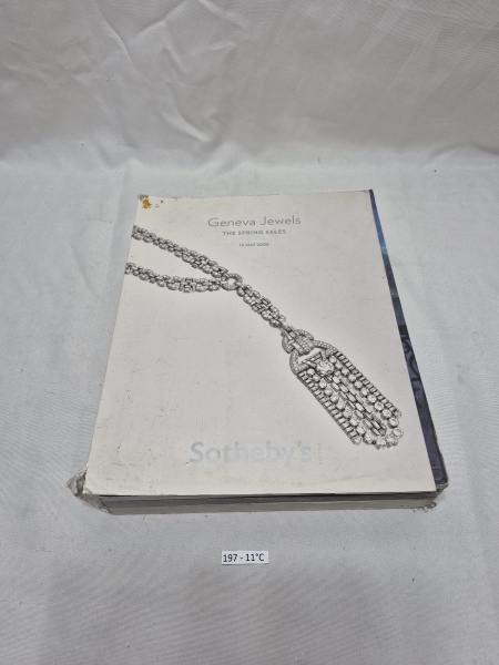 Livro "Geneva Jewels The Spring Sales"