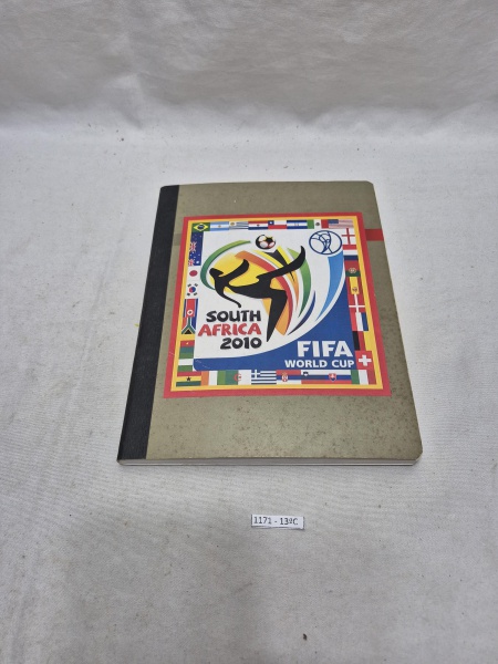 Caderno com as figurinhas Panini da copa do mundo Fifa South Africa 2010.