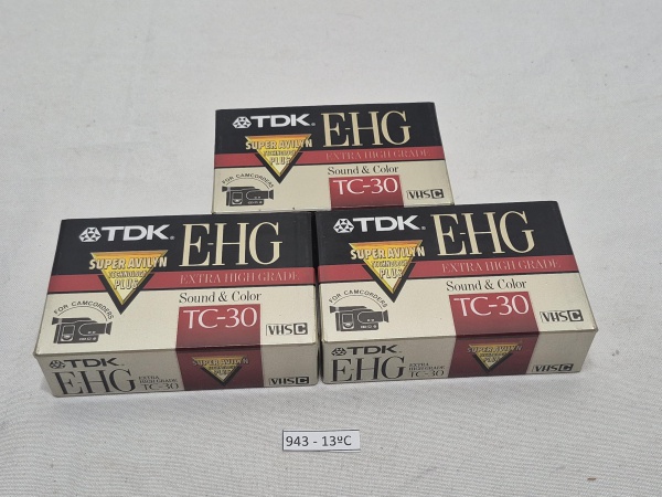 Kit de 3 fitas VHS-C virgens, da marca TDK, E-HG TC-30.