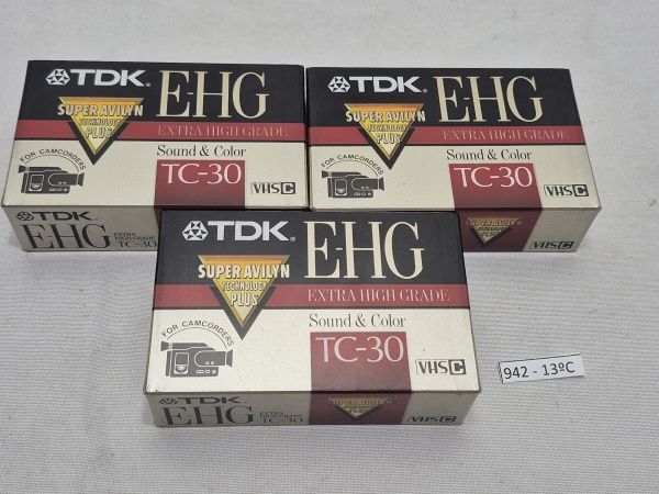 Kit de 3 fitas VHS-C virgens, da marca TDK, E-HG TC-30.