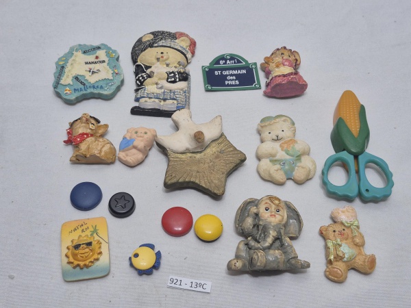 Lote de 14 imãs de geladeira diversos para coleção. Um deles restaurado.