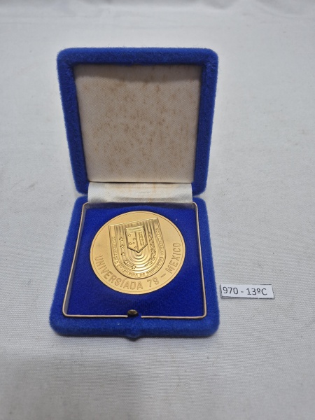 Medalha comemorativa em bronze "Universíada 79 - Mexico. CBDU" Medindo 5cm de diâmetro.