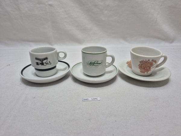 Lote de 3 xícaras de café em porcelana com propagandas diversas para colecionador.