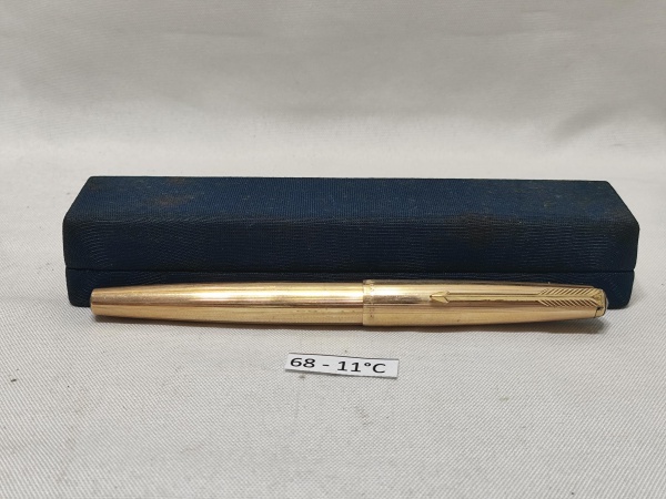 Caneta tinteiro Parker 61 banhada à ouro com nome gravado "J. Monzon"