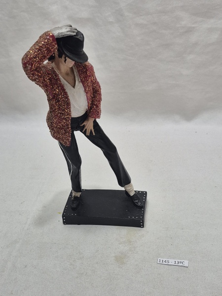 Escultura em resina do Michael Jackson Billie Jean. Medindo 23cm de altura.