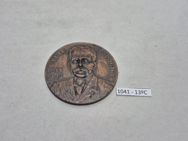 Medalha de Bronze em homenagem de Luís Tarquínio (1844-1903). Medindo 7cm de diâmetro.