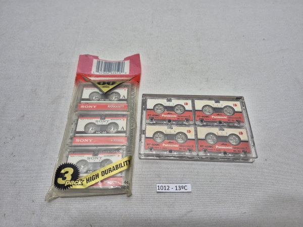 Lote de 2 pacotes de fitas microcassette, sendo 3 da Sony 60 minutos e 4 da Panasonic.