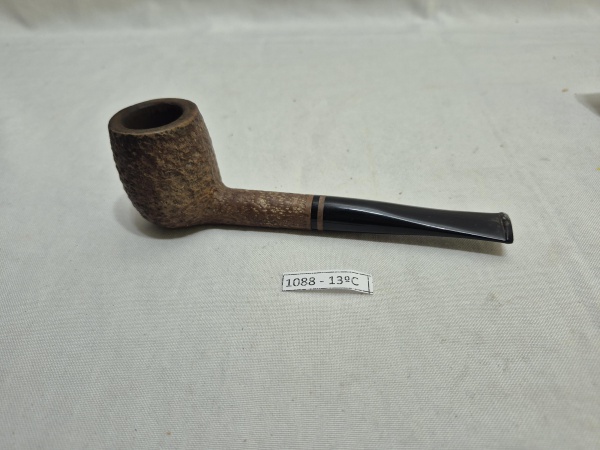 Lindo cachimbo em madeira rústica da marca Savinelli Laguna 128 Italy. Medindo 15cm de comprimento.
