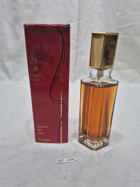 Perfume vintage Red de Giorgio Beverly Hills Extraordinary Spray Cologne de 90 ml em frasco de vidro retangular com tampa dourada, acompanha caixa original vermelha com detalhes em dourado e azul, fra