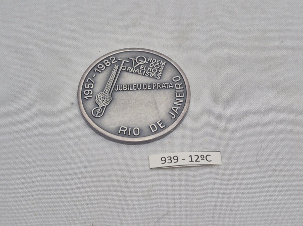 Medalha antiga Ordem Dos velhos Jornalistas, jubileu de prata (1957 - 1982), Rio de janeiro. Medindo 5cm de diâmetro.