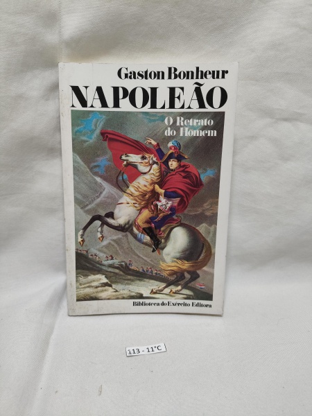 Livro "Gaston Bonheur Napoleão- O retrato do homem" da Biblioteca do exercito editora.