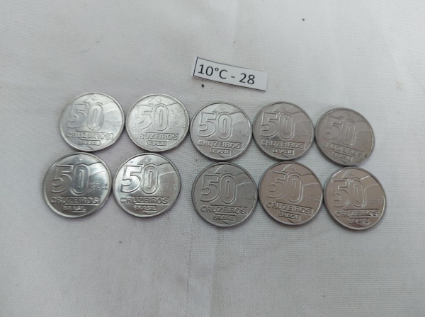 Lote de 10 moedas de 50 cruzeiros, década de 90.