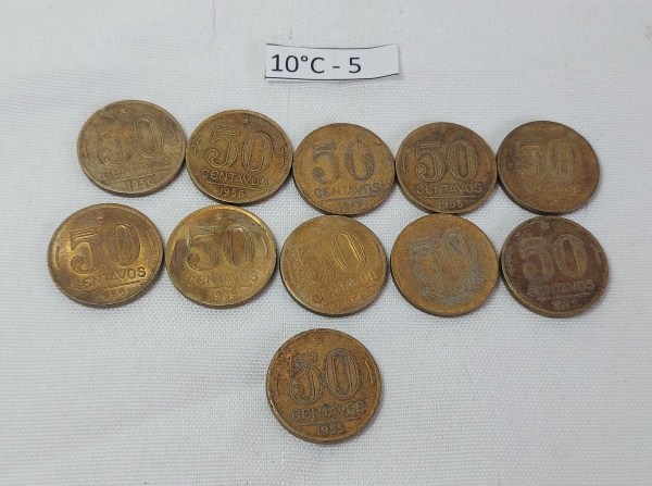Lote de 11 moedas de 50 centavos de cruzeiro da década de 40/50.