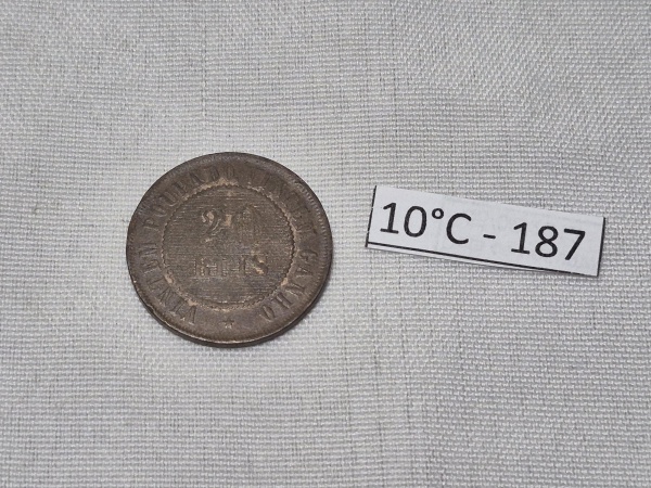 Antiga moeda de 20 reis, datada de 1908.