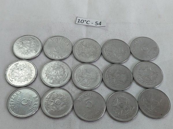 Lote de 13 moedas de cruzado da década de 80.