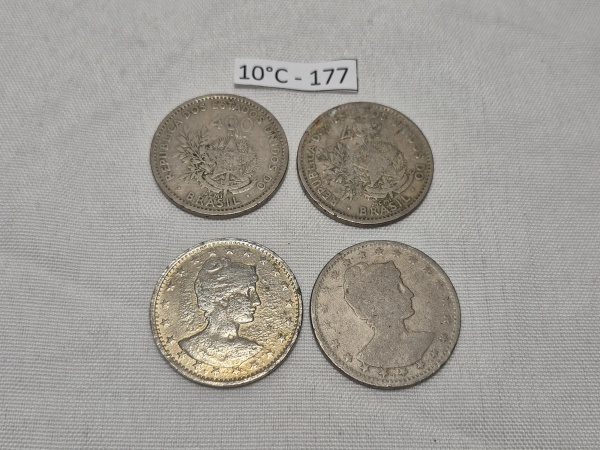 Lote de 4 moedas de 400 reis, datado 1901.