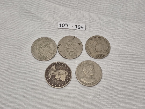 Lote de 5 moedas de 200 reis - estrelas soltas, datado de 1920 e outro