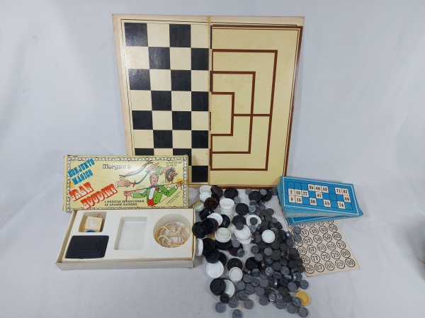 Lote de diversos jogos antigos.