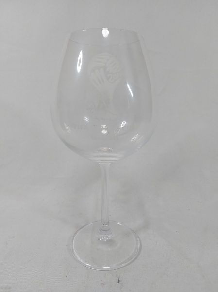 Taça em cristal incolor da Fifa World Cup 2014 Brasil. Medindo 7cm de boca x 22,5cm de altura.