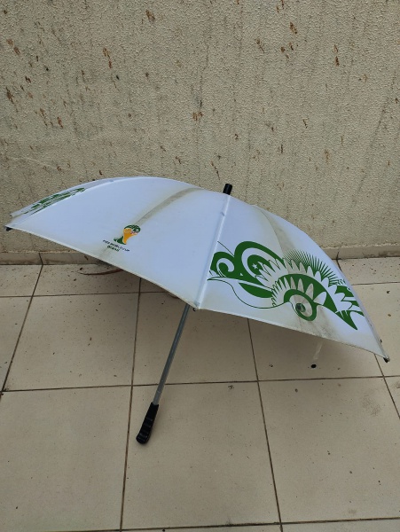 Guarda-chuva personalizado Fifa World Cup 2014 Brasil. Com marcas de uso.
