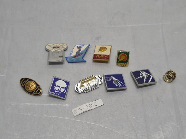 Lote de 10 broches diversos para colecionador, a maioria da antiga União Soviética das olimpíadas de 1980.