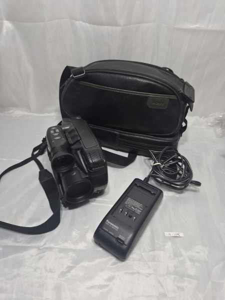 Filmadora Panasonic Pal Corder IQ com bateria e case da sony, não testado.
