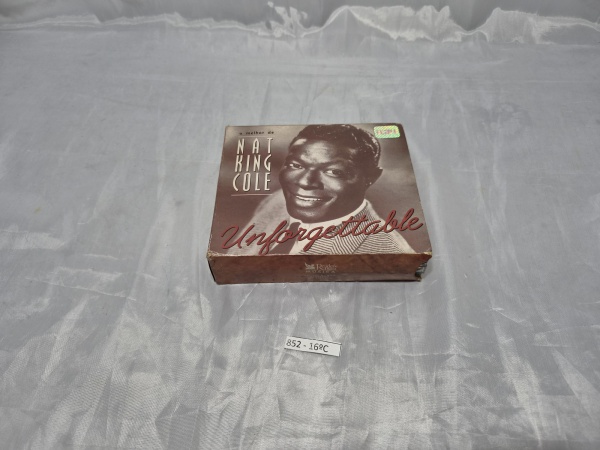 coletânea musical "O Melhor de Nat King Cole - Unforgettable", edição Reader's Digest Música, conservada em caixa estojo ilustrada original.