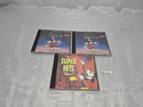 Conjunto com 3 CDs da Disney, sendo a trilha sonora de "Fantasia" (Disco 1 e Disco 2) com Leopold Stokowski & The Philadelphia Orchestra, e a coletânea "Disney Super Hits Volume 2", em caixas acrílica
