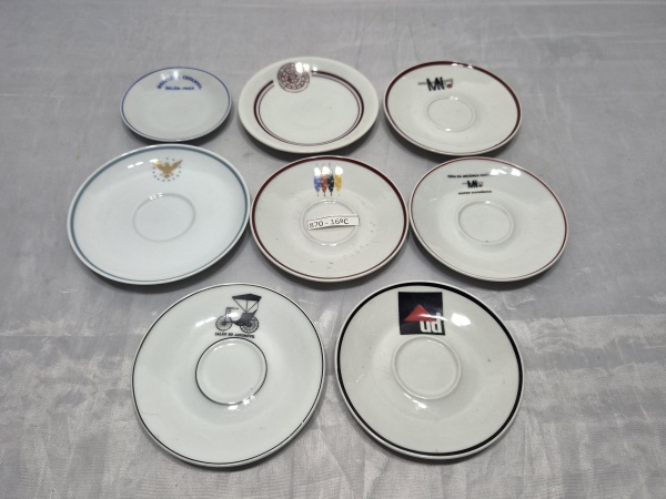 Lote de 8 pires de café em porcelana para colecionador. Medindo o maior 12cm de diâmetro.