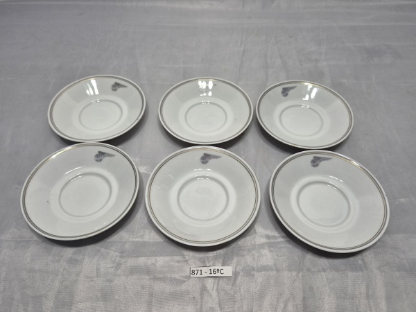 ROSENTHAL - Jogo de 6 pires café em porcelana com logo da cia aérea Panair e friso ouro. Medindo 10,5cm de diâmetro.